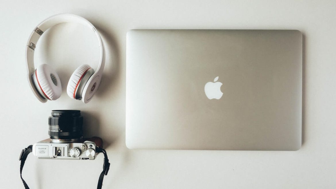 Apple headphone Apple headphone