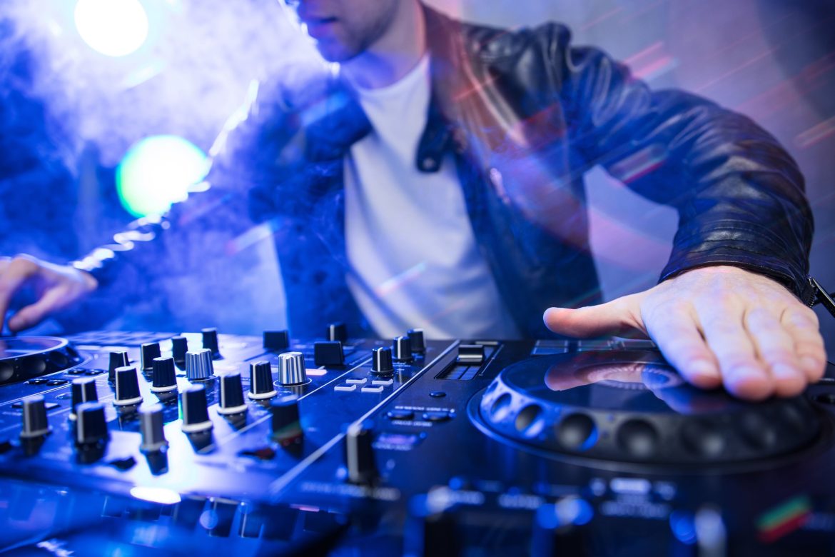 Reasons To Hire A Professional DJ