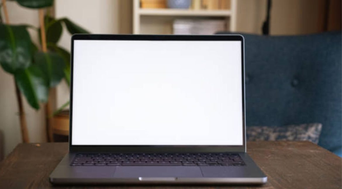 Untitled design (79) What should I look for in a PC monitor for business?