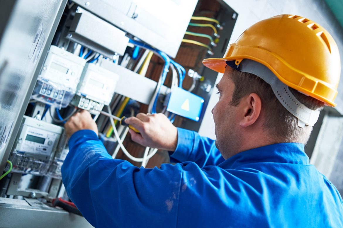 What Does an Electrical Contractor Do? A Complete Description