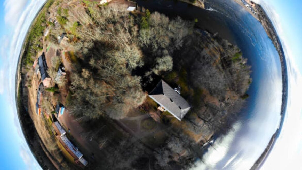 Waldo's Hidden Gems: Jessica Fulk Spills the Tea on KC's Hottest 'Hood