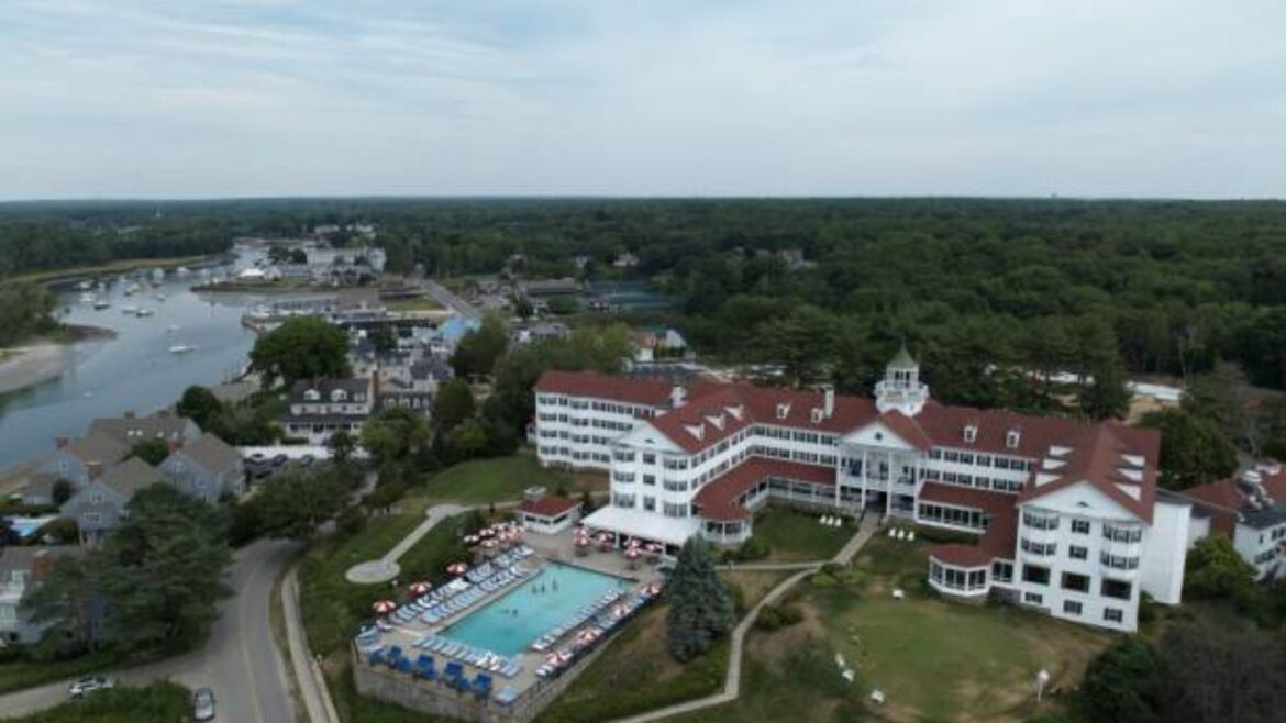 Resort Hotels Near Me vs. Regular Hotels Why Choose Guntersville, AL for Your Vacation?